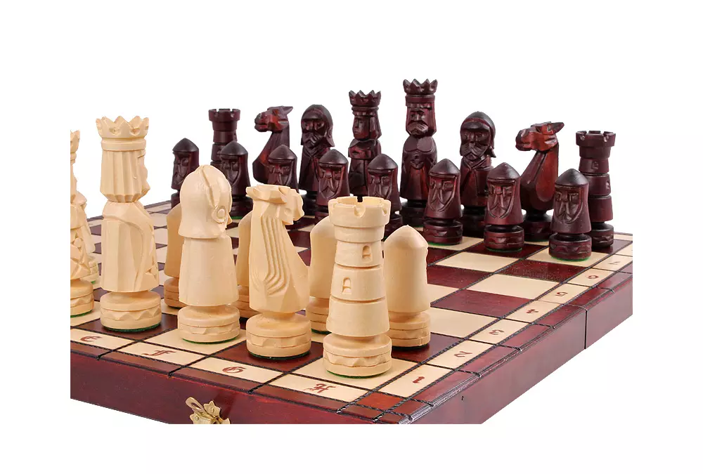 GRAN castillo de ajedrez de madera tallada (50x50cm)