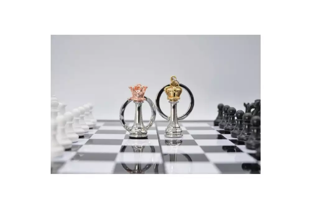 Elegante colgante de ajedrez Meta[l]morphose - rey