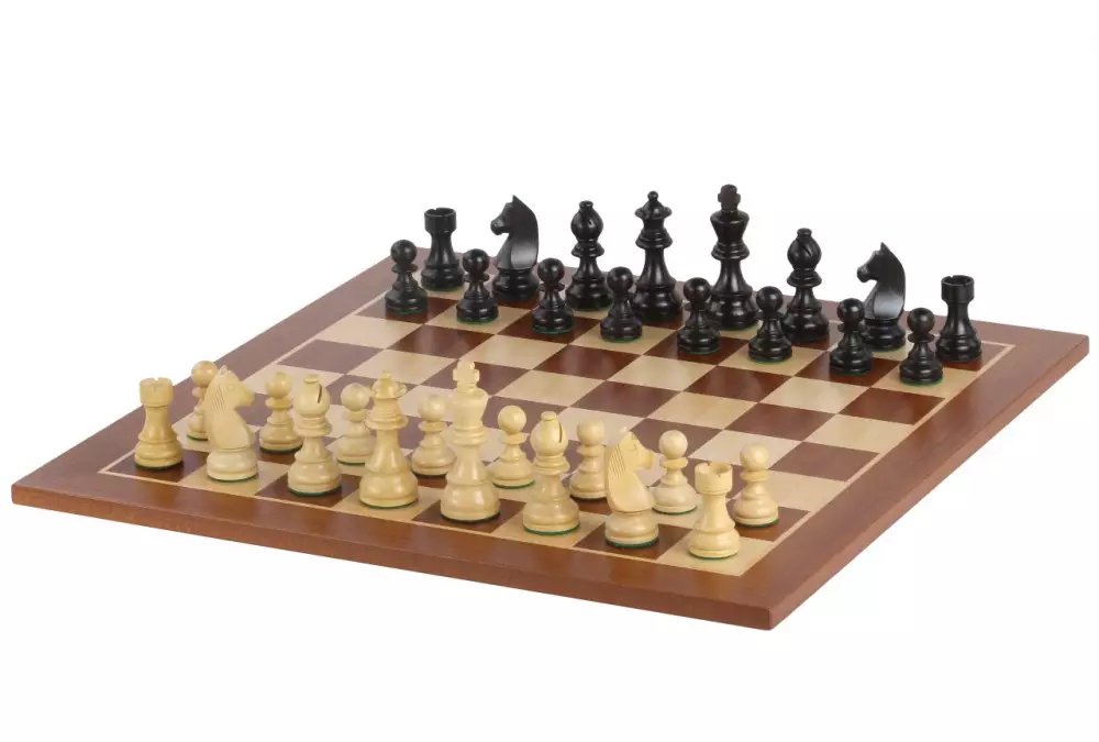 Juego de ajedrez intemporal - tablero (campo 50 mm), figuras (rey 90 mm)