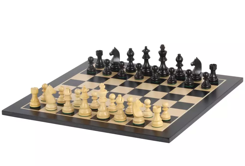 Juego de ajedrez intemporal - tablero (campo 50 mm), figuras (rey 90 mm)