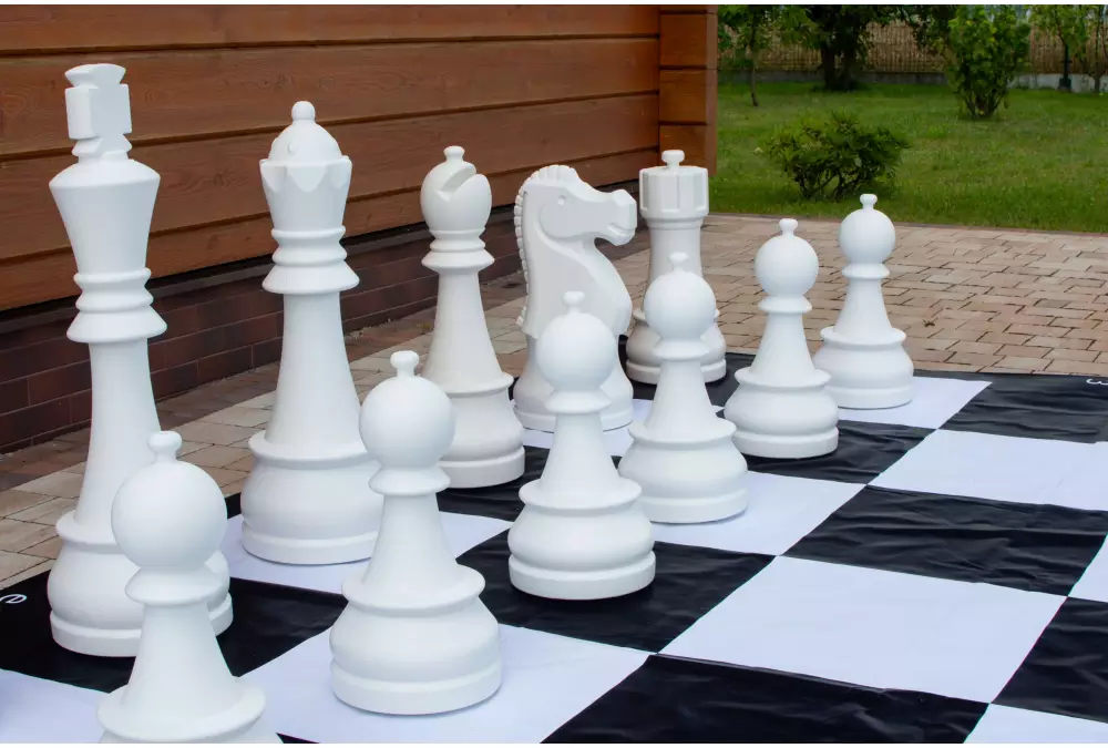 Figuras de plástico para ajedrez de exterior/jardín (altura del rey 90 cm)