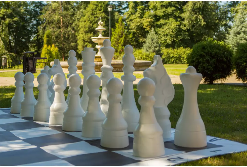 Figuras de plástico para ajedrez de exterior/jardín (altura del rey 105 cm)